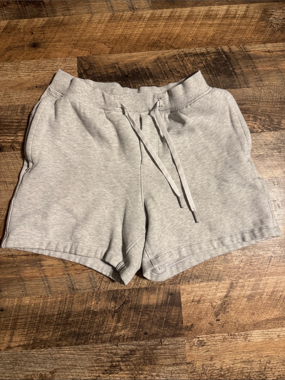 EUC Men’s Lululemon Light Gray Drawstring Sweat Shorts